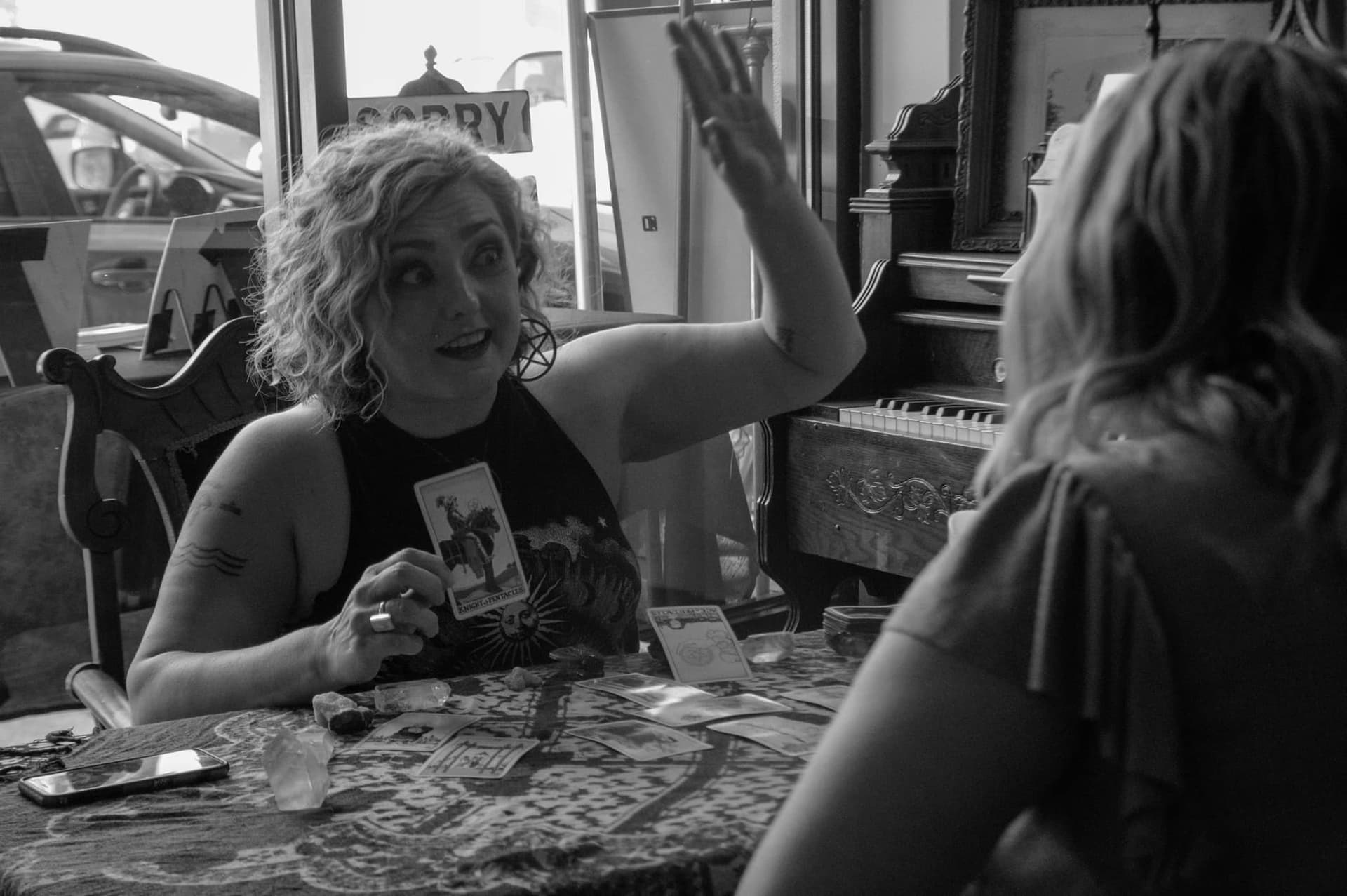 Holly Nicole performing a tarot reading